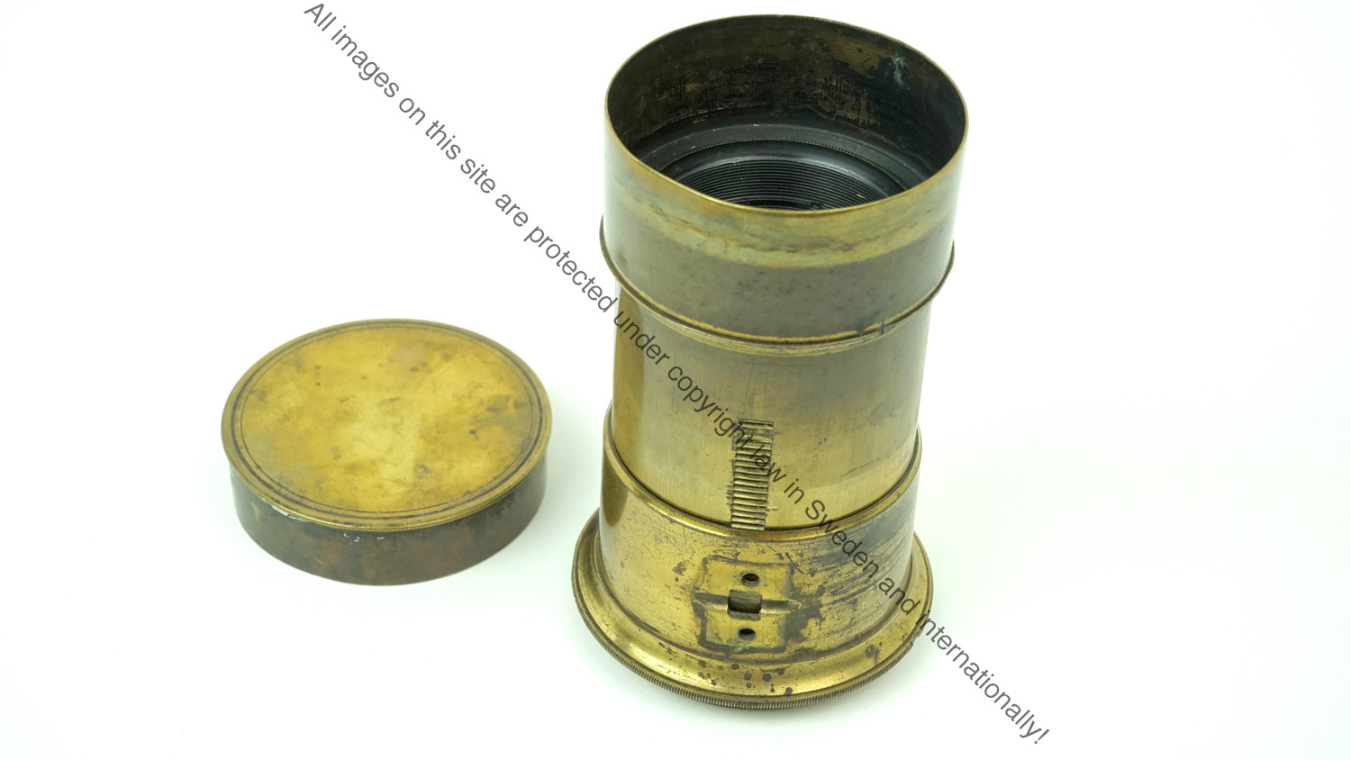 Unmarked Petzval lens3